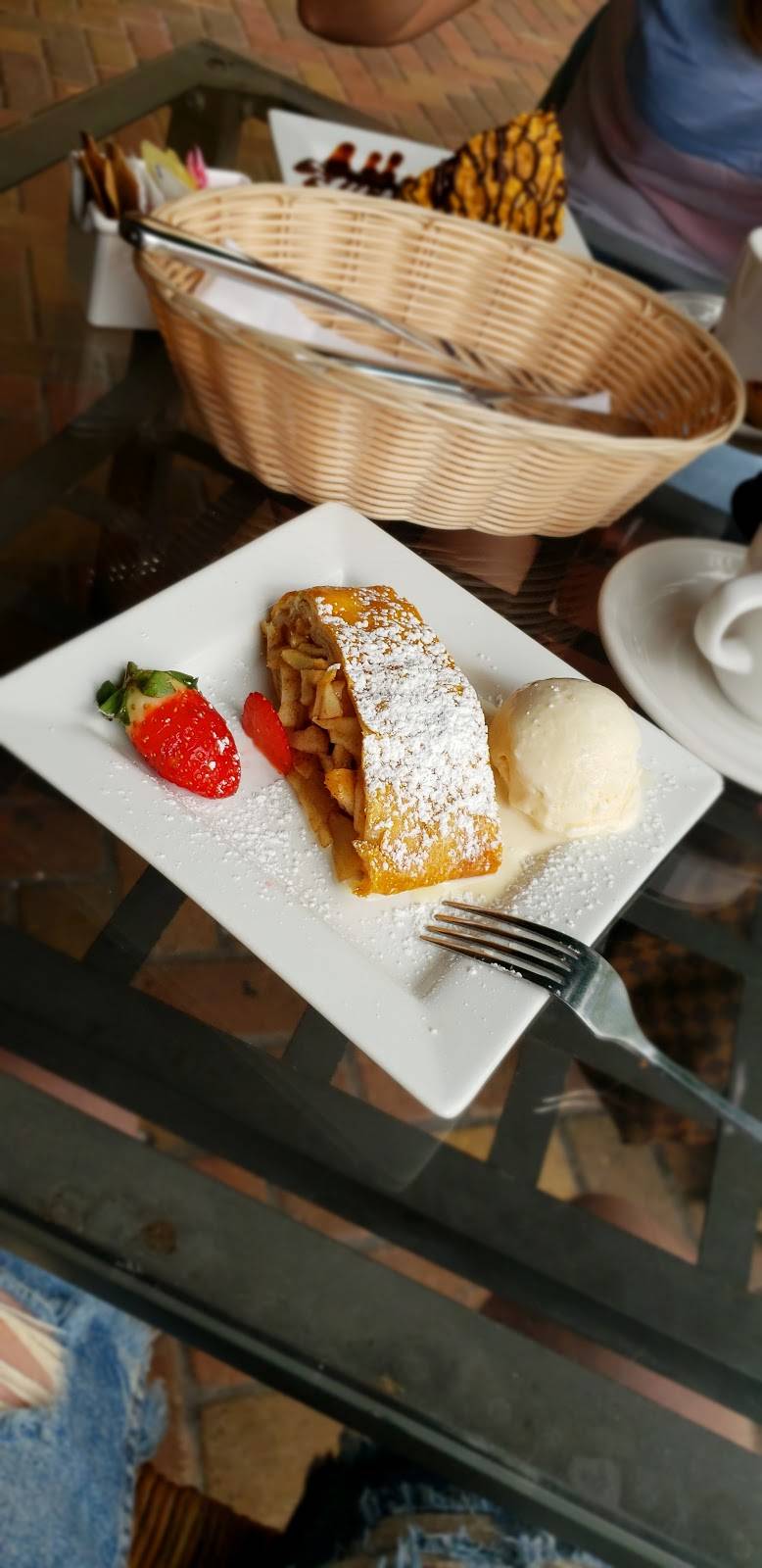 Dolce Vita Sunny Isles | restaurant | 18288 Collins Ave, Sunny Isles Beach, FL 33160, USA | 3059339990 OR +1 305-933-9990