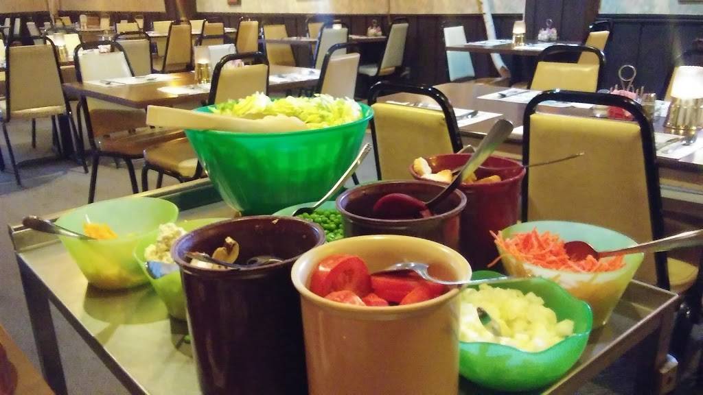 Trails Lounge Supper Club | restaurant | 125 Wauona Trail, Portage, WI 53901, USA | 6087422325 OR +1 608-742-2325