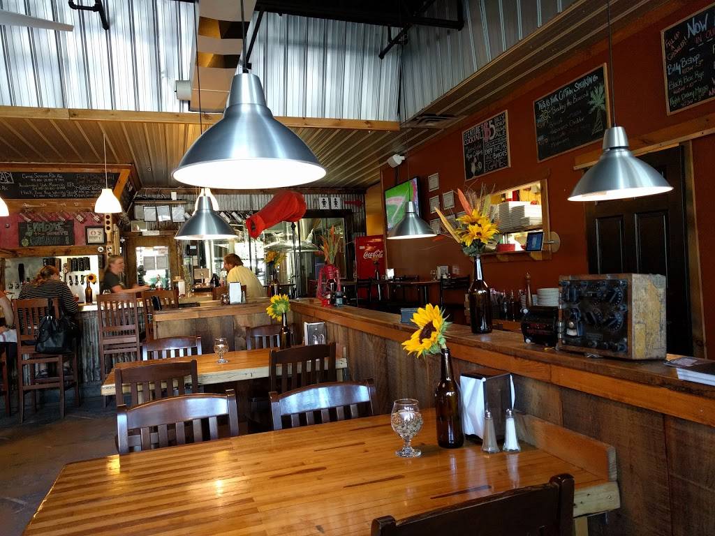 Barnstormer Brewing & Distilling Co. Brewpub Restaurant | restaurant | 384 Yonge St #3, Barrie, ON L4N 4C8, Canada | 7054811701 OR +1 705-481-1701