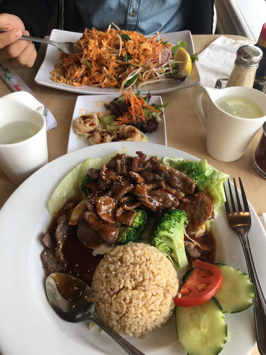 Mr. Noodle | restaurant | 936 Broxton Ave, Los Angeles, CA 90024, USA | 3102087808 OR +1 310-208-7808