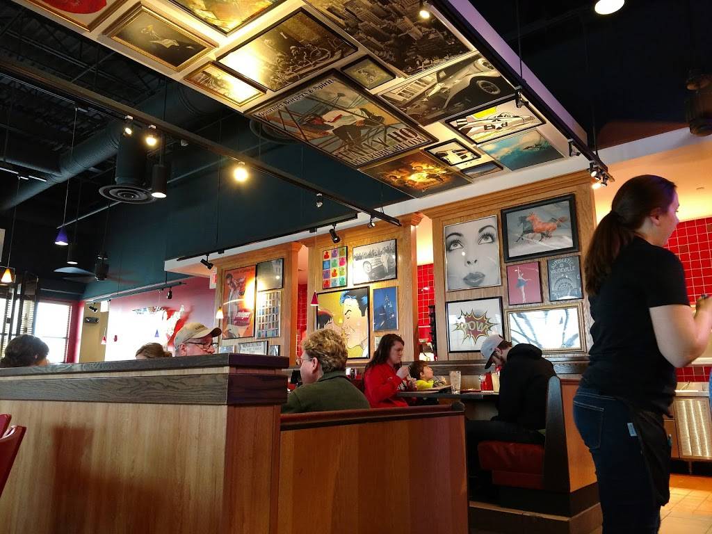 Red Robin Gourmet Burgers and Brews | restaurant | 314 West Washington Street, East Peoria, IL 61611, USA | 3096942144 OR +1 309-694-2144