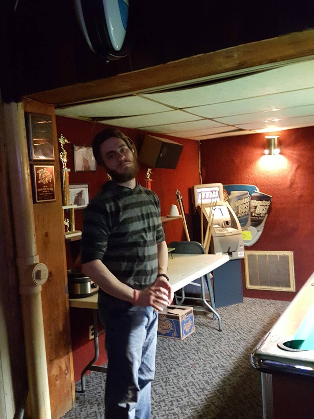 Sneaky Petes Bar & Grill | restaurant | 122 S Main St, Hancock, WI 54943, USA | 7152495111 OR +1 715-249-5111