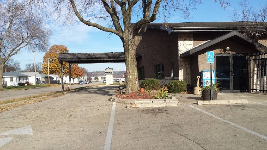 Point Cafe | restaurant | 2370 Rhomberg Ave, Dubuque, IA 52001, USA | 5635136328 OR +1 563-513-6328