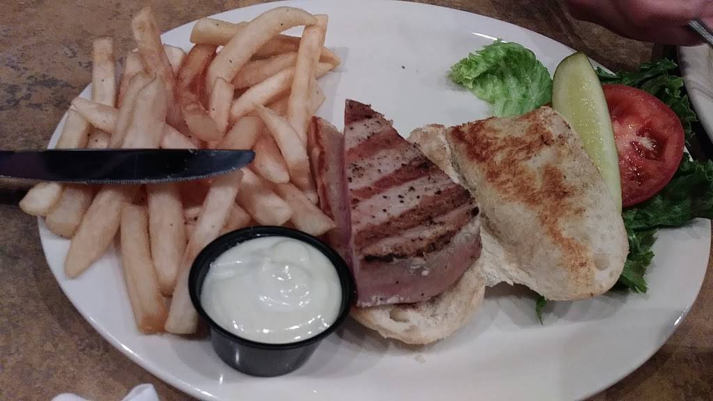 Lukes Grille | restaurant | 388 Thompson Creek Mall, Stevensville, MD 21666, USA | 4106439435 OR +1 410-643-9435