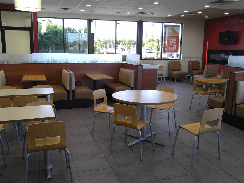 Wendys | restaurant | 1722 N Main St, Pearland, TX 77581, USA | 8322847529 OR +1 832-284-7529