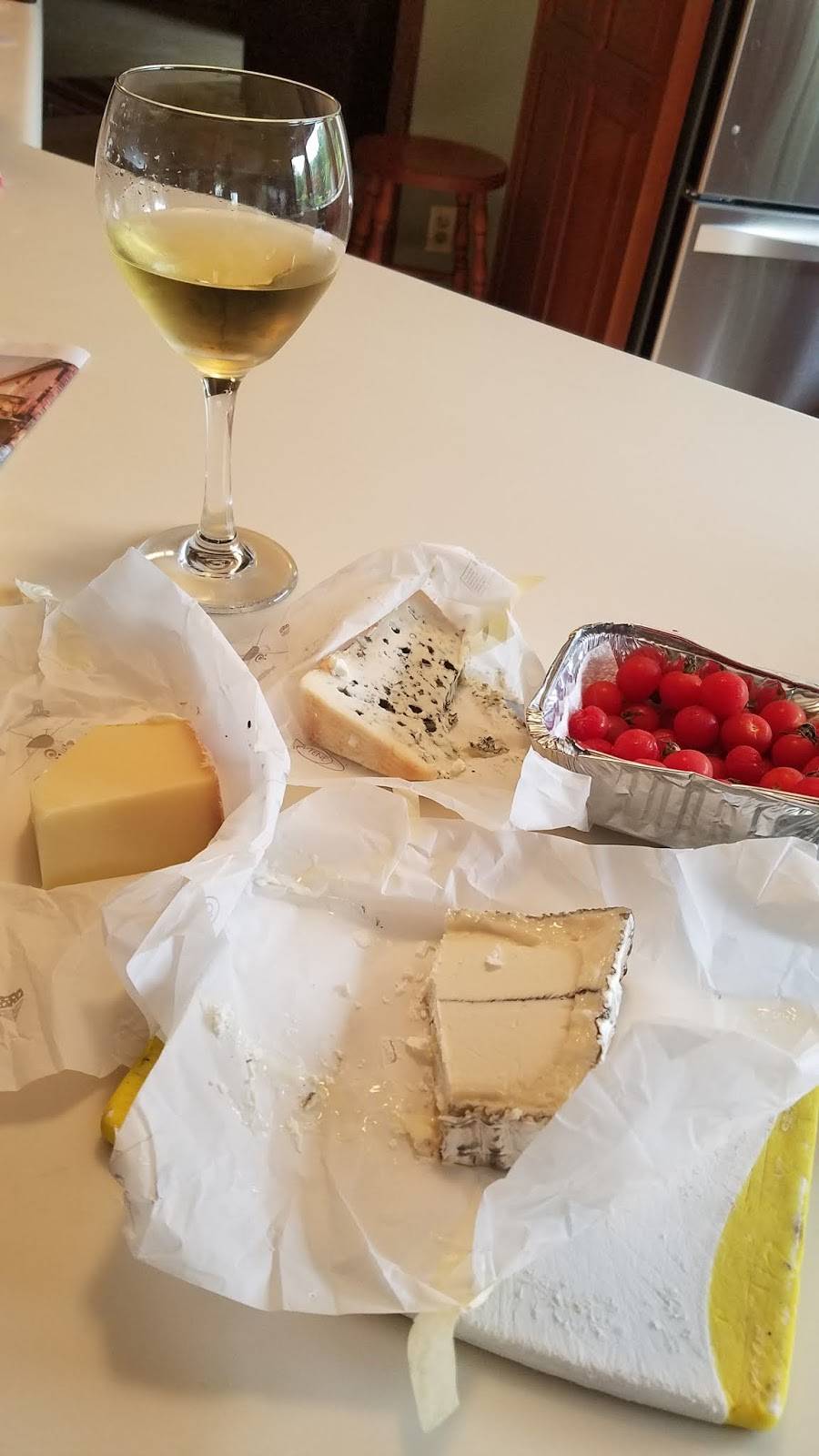 Fromage du Monde | restaurant | 340 4th St NW, Canton, OH 44702, USA | 3302749901 OR +1 330-274-9901