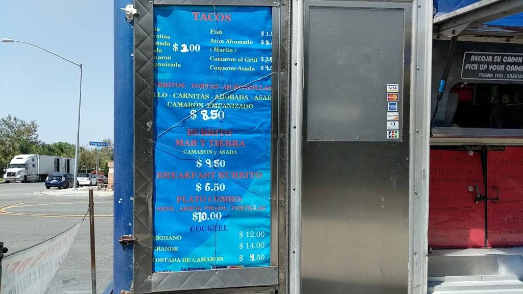 Shellys Deli | restaurant | 1389-1410 Piper Ranch Rd, San Diego, CA 92154, USA | 6195506516 OR +1 619-550-6516