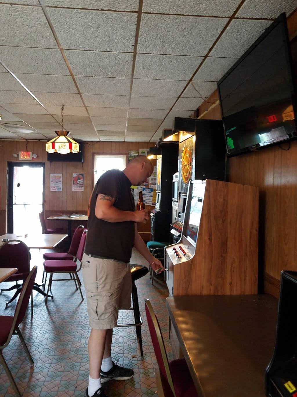 Roadhouse | restaurant | 310 Roadhouse St, Potosi, WI 53820, USA | 6087632208 OR +1 608-763-2208