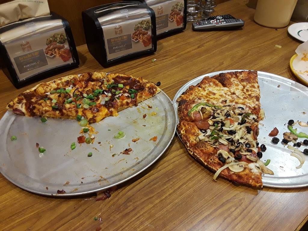 Round Table Pizza | meal delivery | 1565 S Novato Blvd, Novato, CA 94947, USA | 4158972512 OR +1 415-897-2512