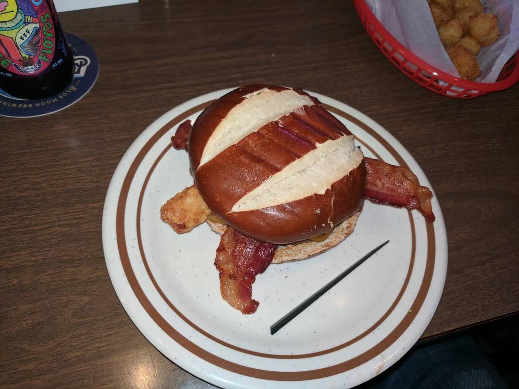 Charlies Pub & Grub | restaurant | 1608 Crawford St, Terre Haute, IN 47807, USA | 8122321886 OR +1 812-232-1886