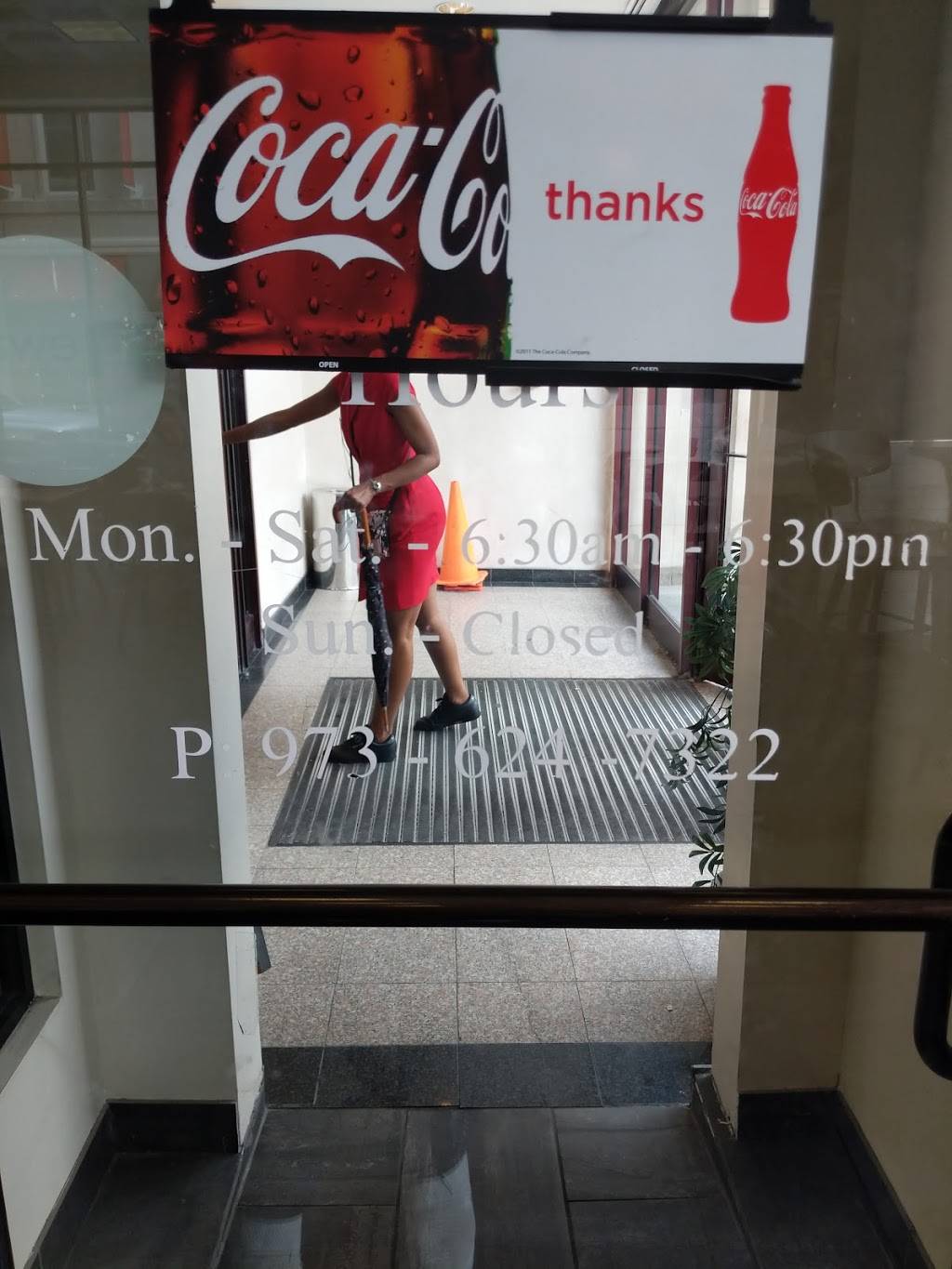 Queen Pizza | restaurant | 122 Halsey St, Newark, NJ 07102, USA | 9736247322 OR +1 973-624-7322