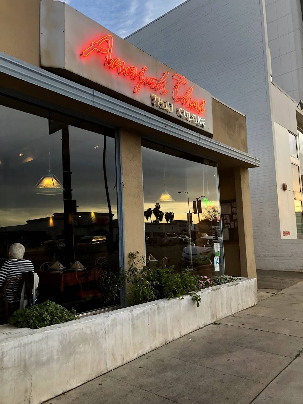 Anajak Thai Cuisine | restaurant | 14704 Ventura Blvd, Sherman Oaks, CA 91403, USA | 8185014201 OR +1 818-501-4201