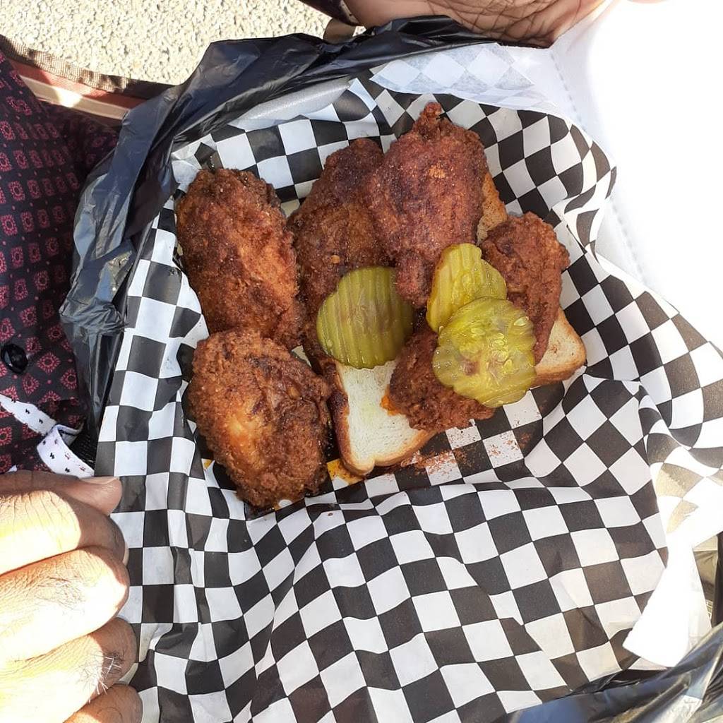 Rosalyns Hot Chicken | meal takeaway | 12401 S Post Oak Rd, Houston, TX 77045, USA | 2818454262 OR +1 281-845-4262