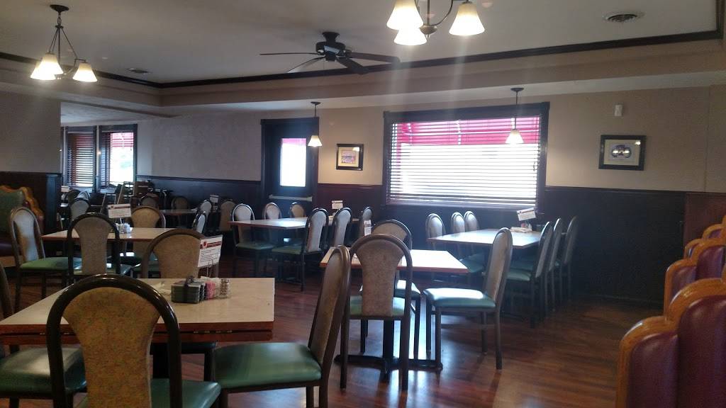 Red Apple Family Restaurant | restaurant | 2625 N Center St, Maryville, IL 62062, USA | 6183458767 OR +1 618-345-8767