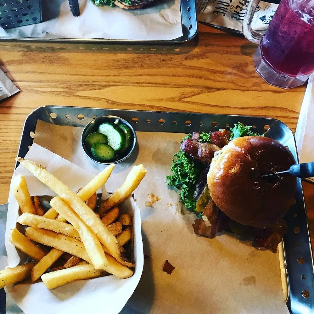 Chilis Grill & Bar | restaurant | 15291 Crossroads Pkwy, Gulfport, MS 39503, USA | 2288312251 OR +1 228-831-2251