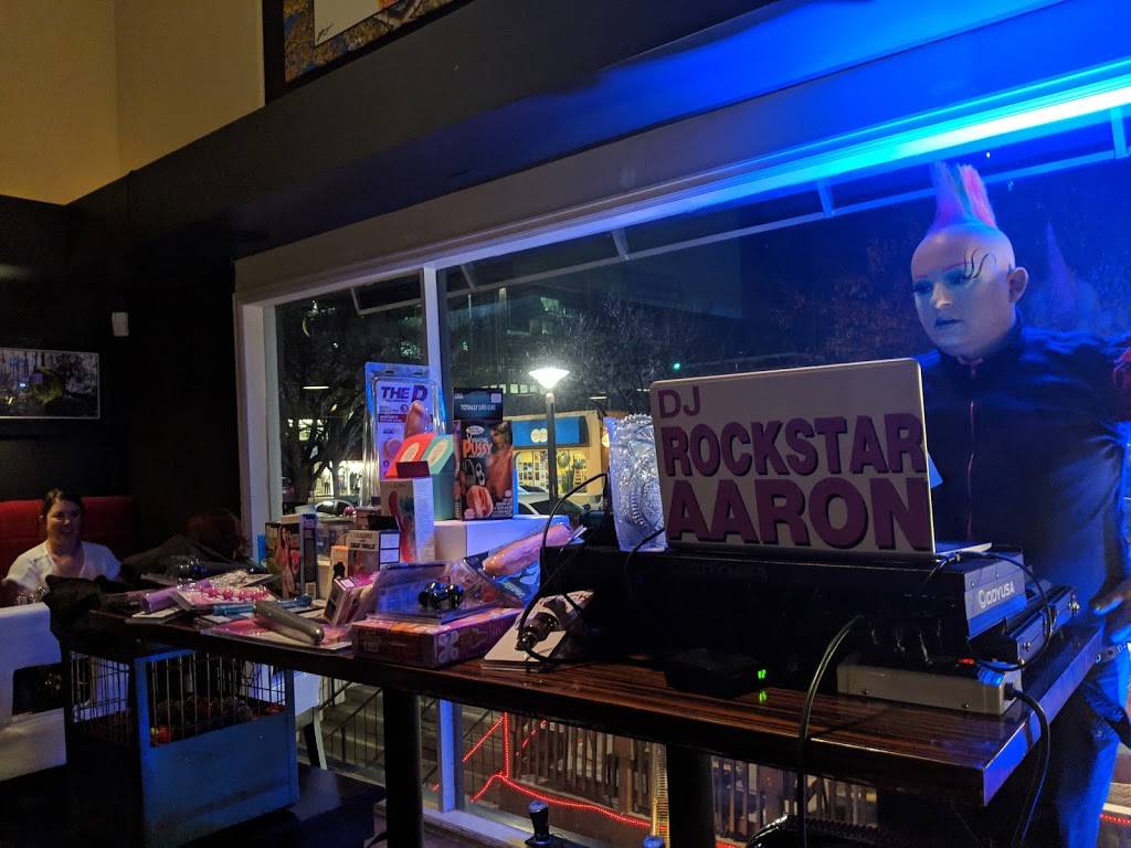 Vinue Food and Wine Bar | restaurant | 2817 E 3rd Ave, Denver, CO 80206, USA | 7202871156 OR +1 720-287-1156