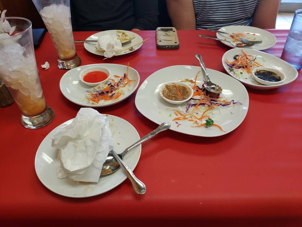 Snay Thai | restaurant | 445 Plaza Dr, Eustis, FL 32726, USA | 3526024850 OR +1 352-602-4850