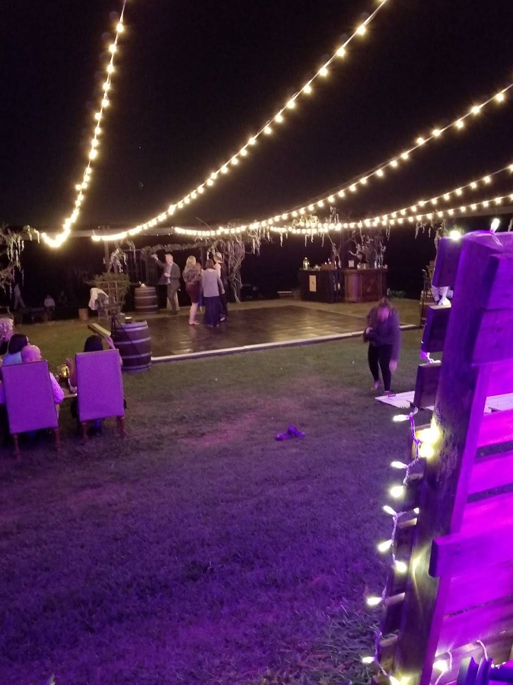 Barrington Hill Weddings and Events | restaurant | 16117 Lake Iola Rd, Dade City, FL 33523, USA | 7276436128 OR +1 727-643-6128