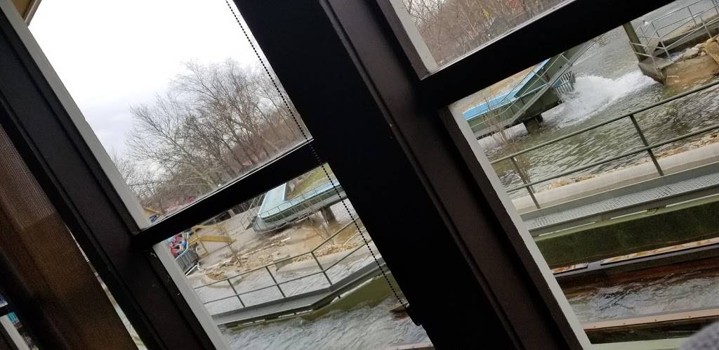 Chickies and Petes | restaurant | 4545 Worlds of Fun Ave, Kansas City, MO 64161, USA | 8164544545 OR +1 816-454-4545