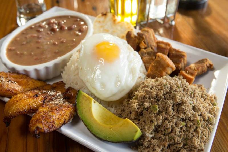 Delicious Empanadas | restaurant | 2438 Dufferin St, York, ON M6E 3T1, Canada | 6478272278 OR +1 647-827-2278