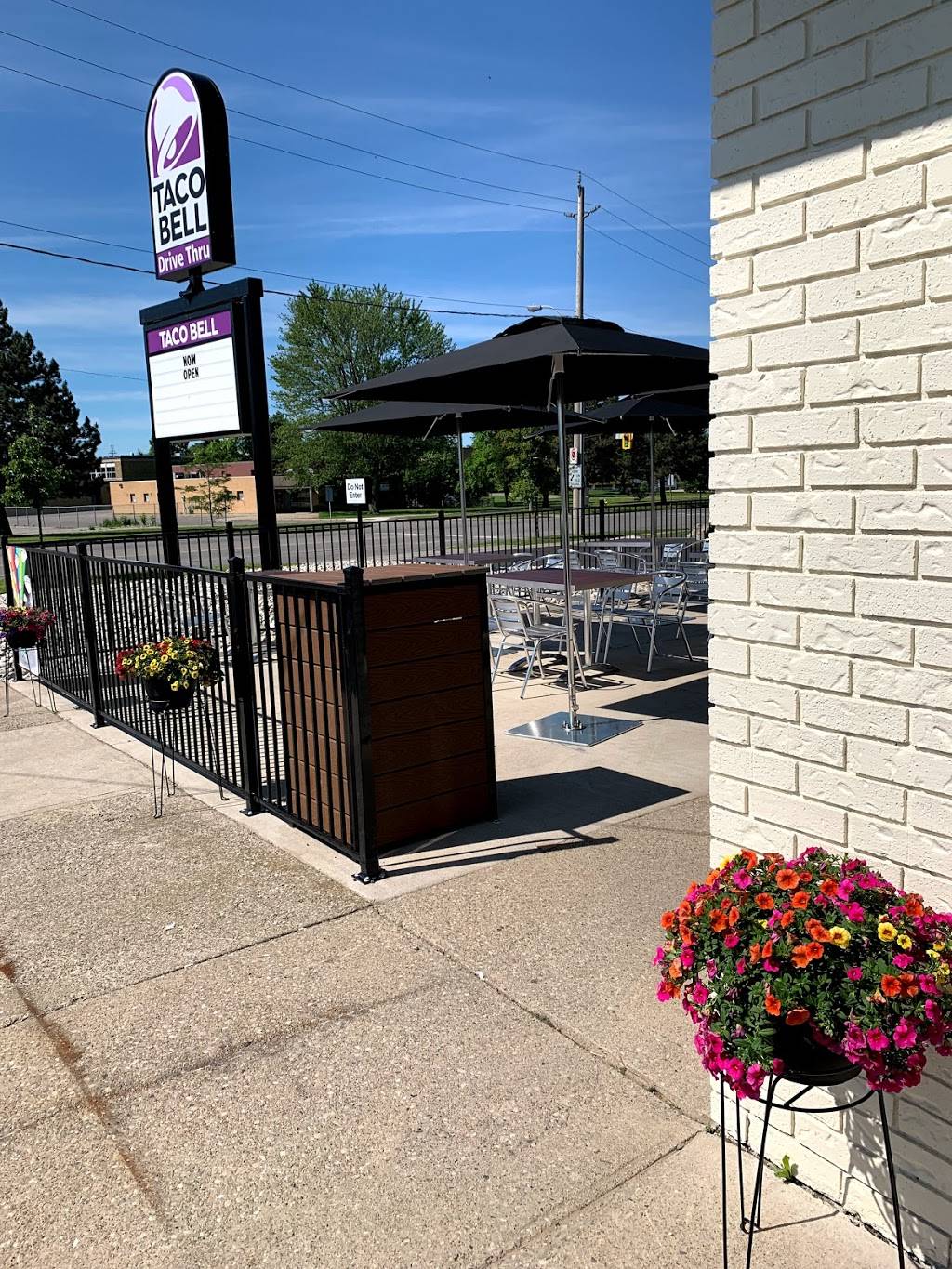 Taco Bell | meal takeaway | 656 Colborne St, Brantford, ON N3S 3P8, Canada | 5197532442 OR +1 519-753-2442