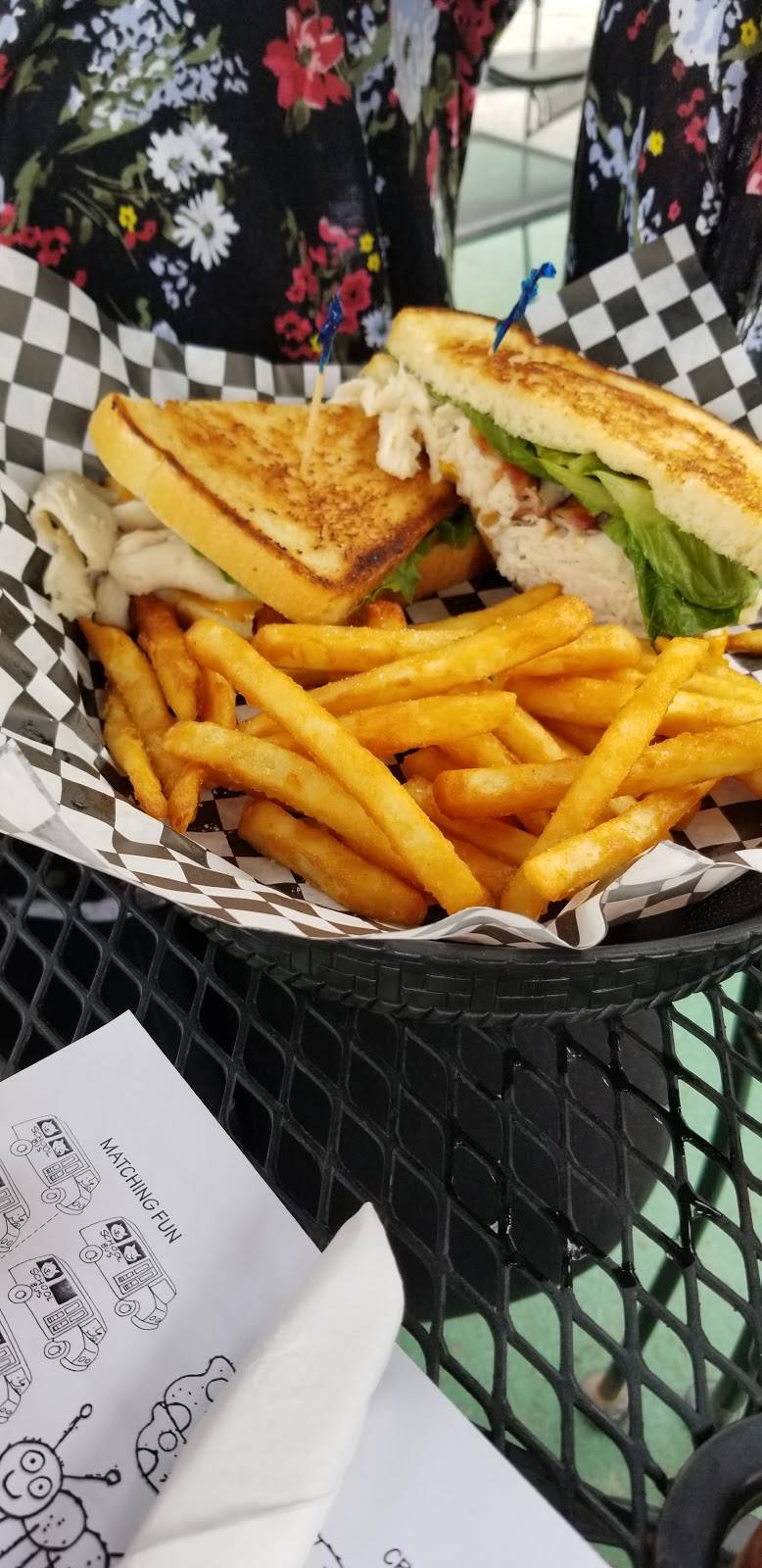 Rookies Sports Bar and Grill | restaurant | 701 Main St, East Aurora, NY 14052, USA | 7167149173 OR +1 716-714-9173