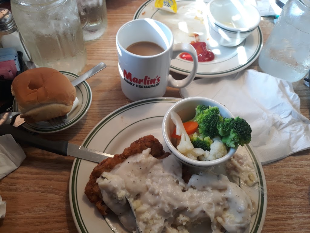 Marlins Family Restaurant | restaurant | 3850 N Cliff Ave, Sioux Falls, SD 57104, USA | 6053327259 OR +1 605-332-7259