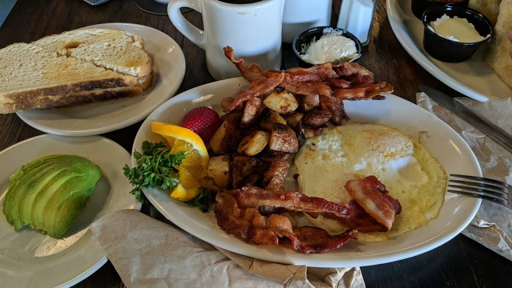 Bolt Brewery | restaurant | 8179 Center St, La Mesa, CA 91942, USA | 6193037837 OR +1 619-303-7837