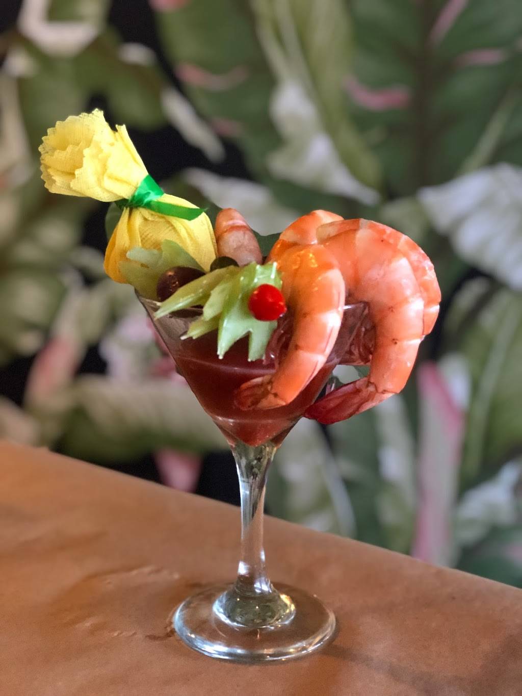 Fox & Rose Fine Provisions | restaurant | 795 Front St, Bay Harbor, MI 49770, USA | 2317532122 OR +1 231-753-2122