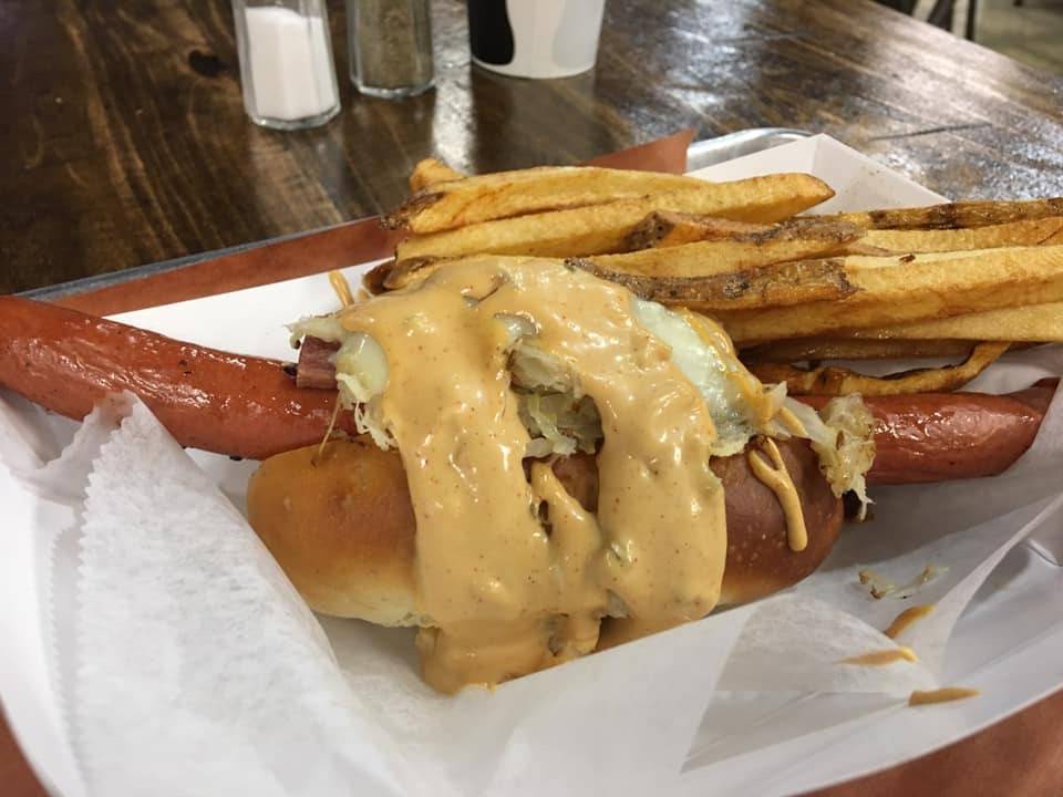 Barndawgs Gourmet Hot Dogs | restaurant | 84 W Lancaster Ave, Downingtown, PA 19335, USA | 4843643111 OR +1 484-364-3111