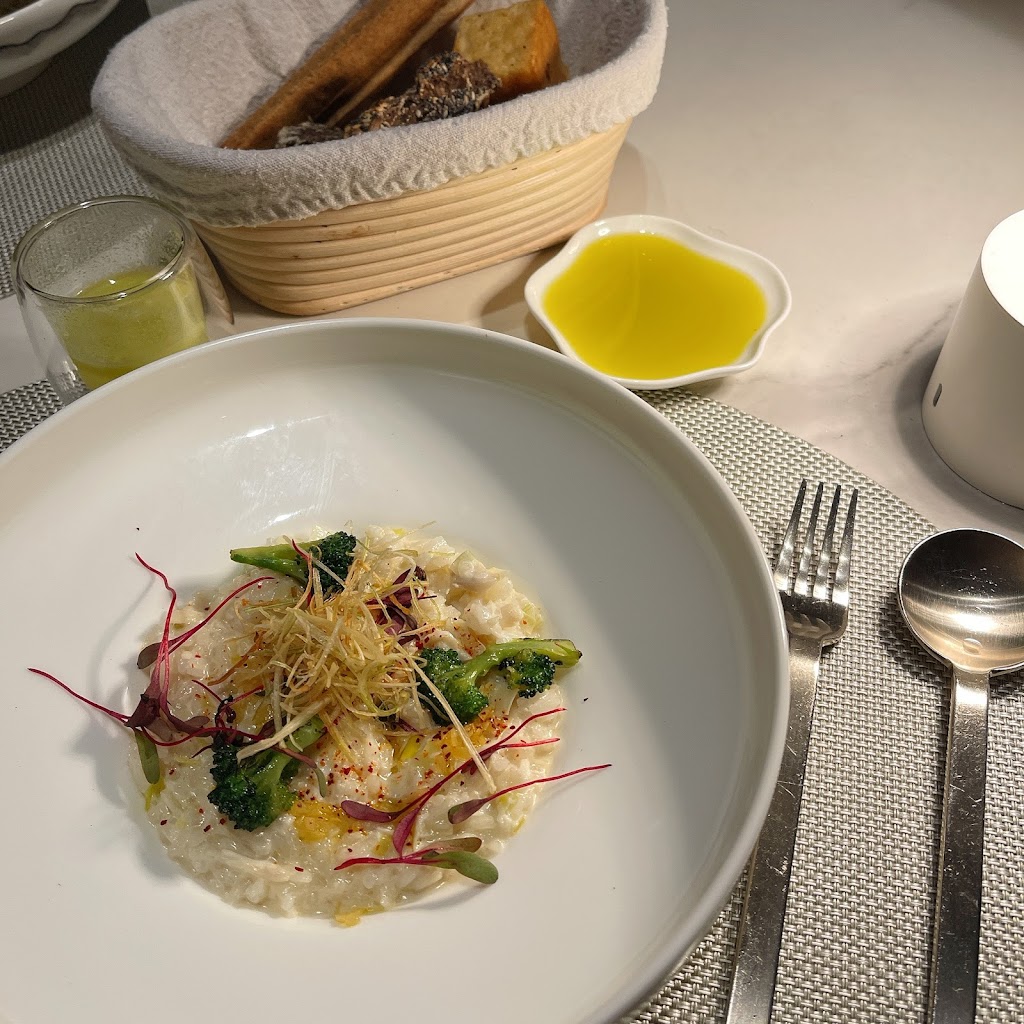 Le Jardinier | restaurant | 5500 Main St Suite 122, Houston, TX 77004, USA | 7137143015 OR +1 713-714-3015