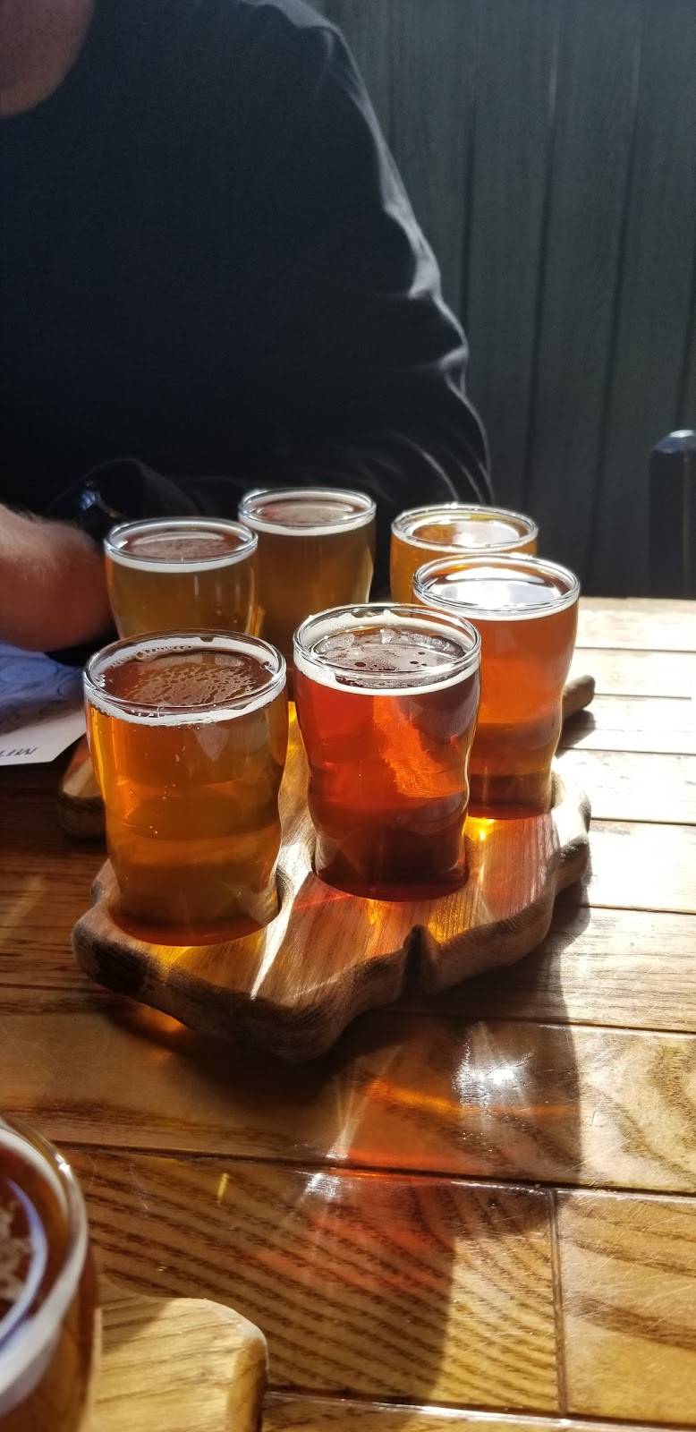 The Mitten Brewing Company | restaurant | 527 Leonard St NW, Grand Rapids, MI 49504, USA | 6166085612 OR +1 616-608-5612