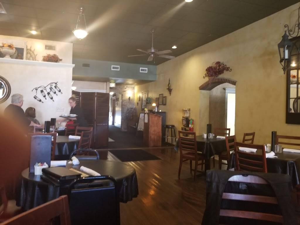 McVeys Restaurant | restaurant | 312 E Commercial Ave, Lowell, IN 46356, USA | 2196967784 OR +1 219-696-7784