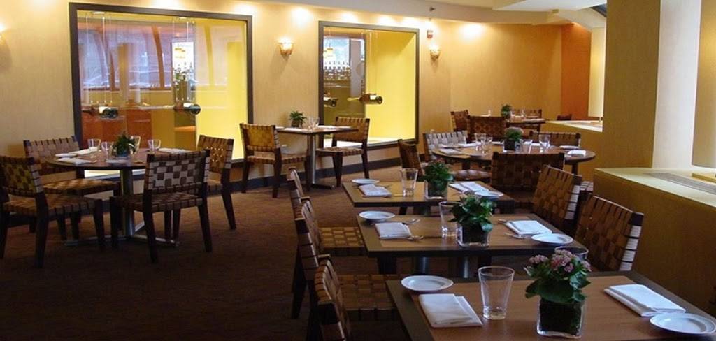 Circle Bistro | restaurant | 1 Washington Cir NW, Washington, DC 20037, USA | 2022935390 OR +1 202-293-5390