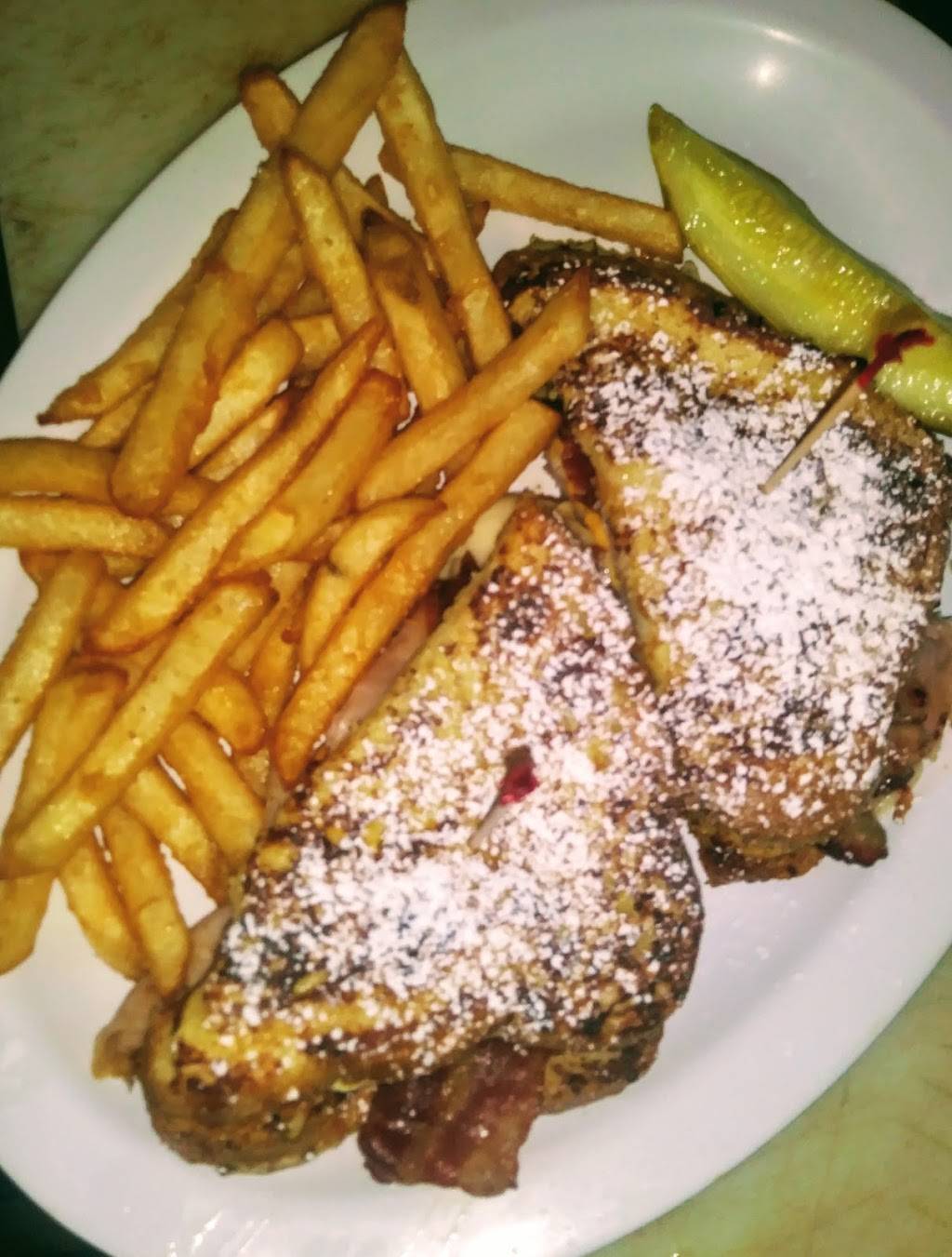 Friendly Tavern | restaurant | 18121 Gulf Blvd, Redington Shores, FL 33708, USA | 7273934470 OR +1 727-393-4470