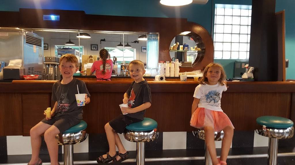 The Cool Cat Ice Cream Bowl | restaurant | 229 S Benzie Blvd, Beulah, MI 49617, USA | 2313834231 OR +1 231-383-4231