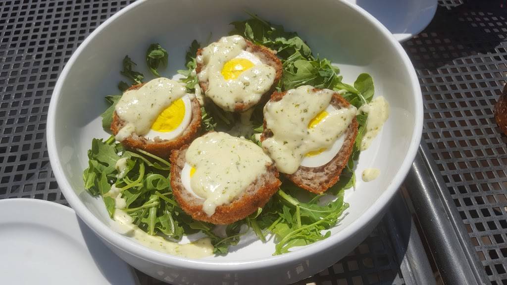 Red Lion Pub | restaurant | 1850 N Water St, Milwaukee, WI 53202, USA | 4144319009 OR +1 414-431-9009