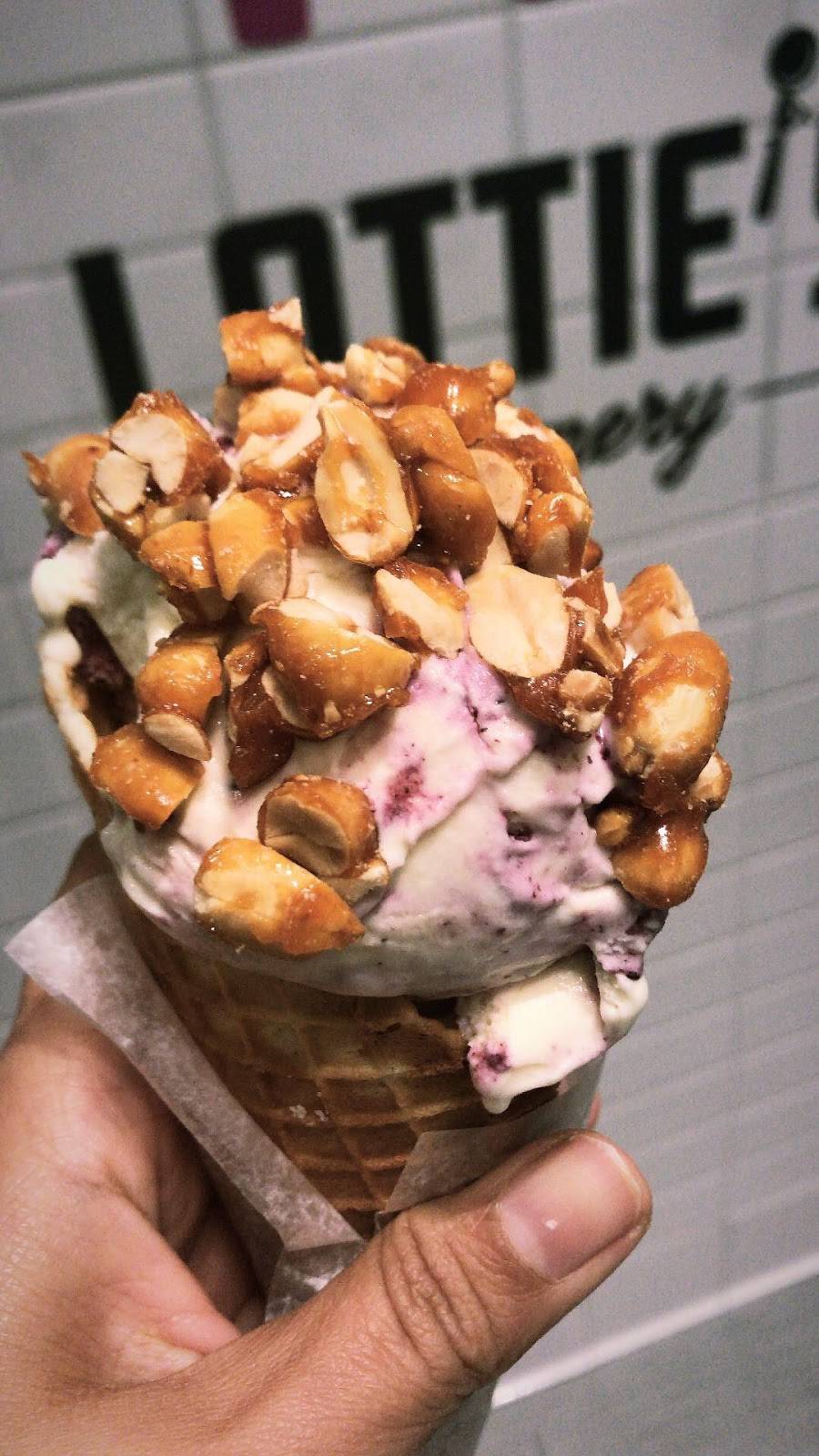 Lotties Creamery | restaurant | 240c Stanford Shopping Center, Palo Alto, CA 94304, USA | 6503846937 OR +1 650-384-6937