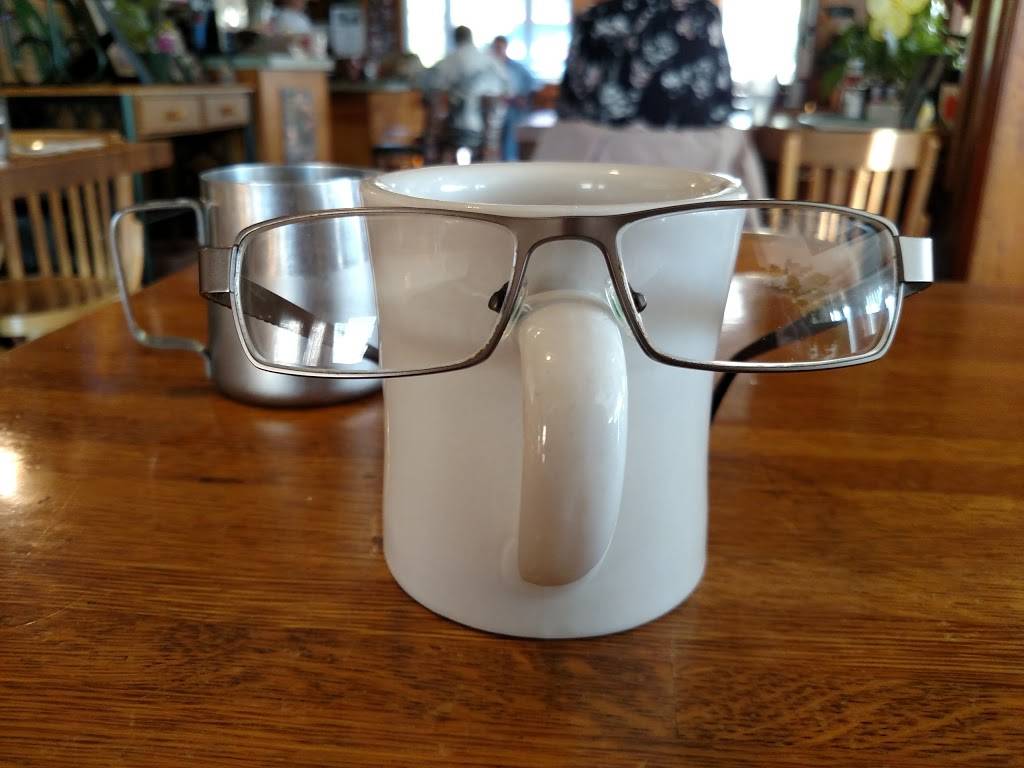 Moms Restaurant | restaurant | 36 John Ringo Rd, Ringoes, NJ 08551, USA | 9087828025 OR +1 908-782-8025