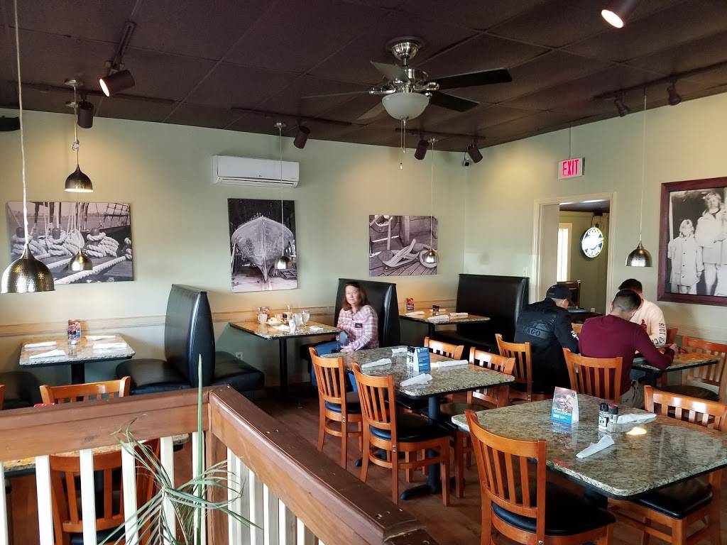 The Boro Restaurant & Bar | restaurant | 109 Front St, Swansboro, NC 28584, USA | 9103250502 OR +1 910-325-0502