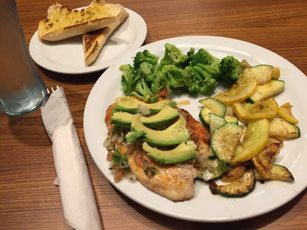 Dennys | restaurant | 17 Algonquin Rd, Arlington Heights, IL 60005, USA | 8475933240 OR +1 847-593-3240