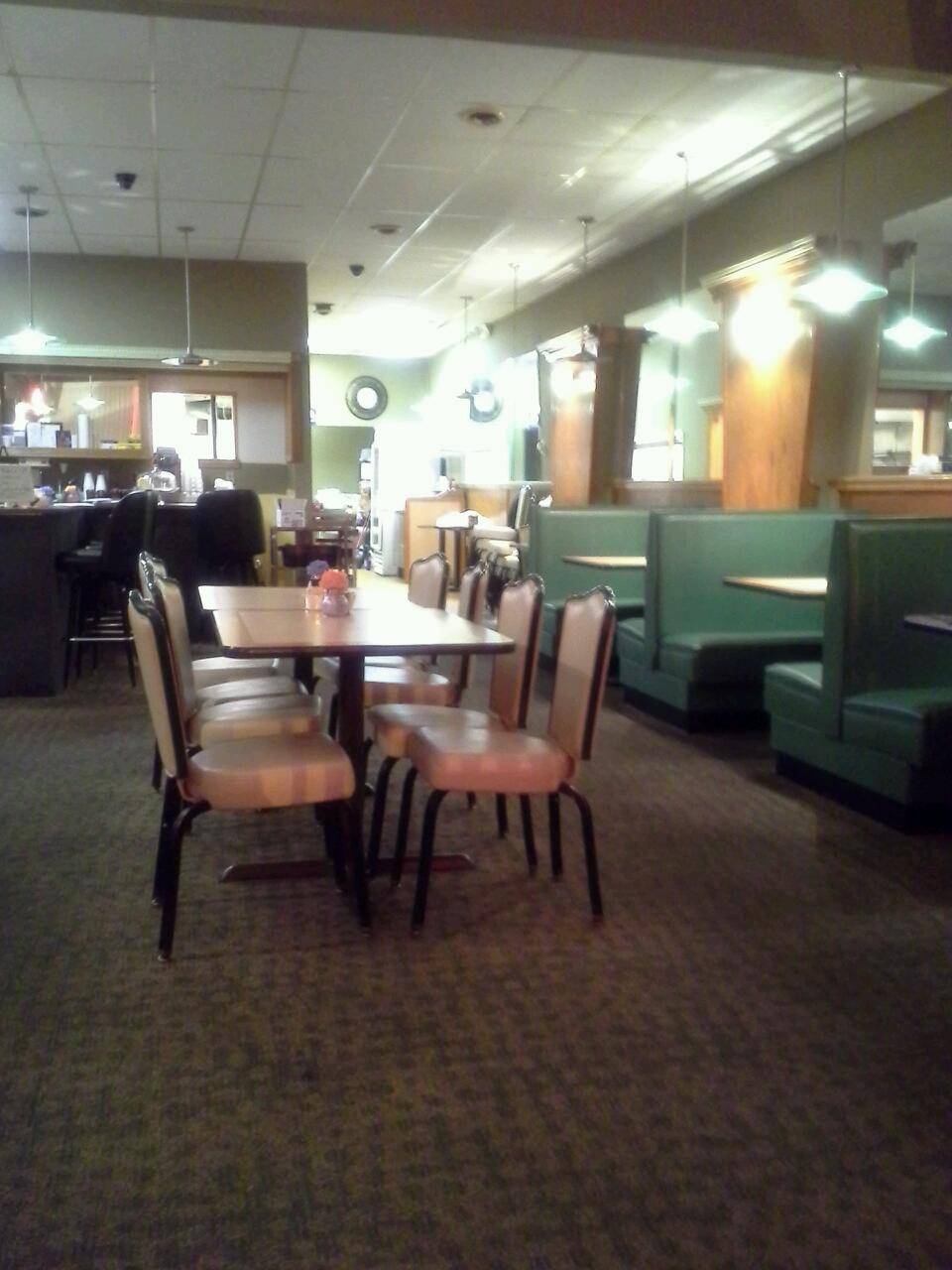 Ts Place | restaurant | 20005 Harvard Ave, Warrensville Heights, OH 44122, USA | 2168600411 OR +1 216-860-0411