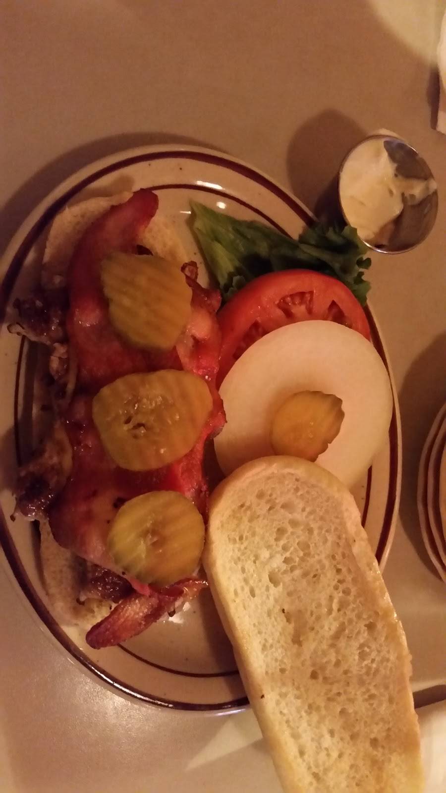 Oinkers Lounge & Grill | restaurant | 1500 E 7th St, Atlantic, IA 50022, USA | 7122434974 OR +1 712-243-4974