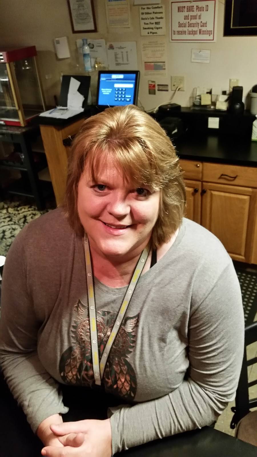 Darlas Cafe | restaurant | 210 Three Springs Dr, Weirton, WV 26062, USA | 3047237337 OR +1 304-723-7337