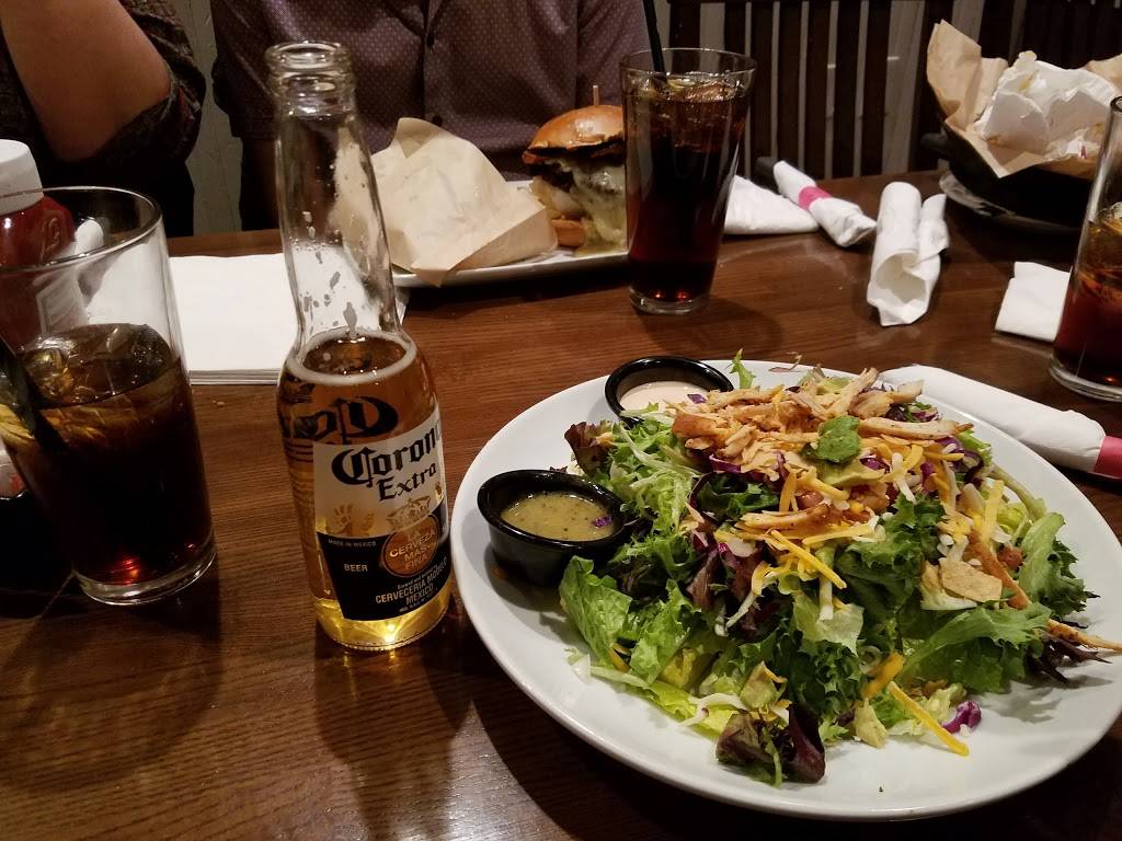 TGI Fridays | restaurant | 1445 Northern Blvd, Manhasset, NY 11030, USA | 5168699300 OR +1 516-869-9300