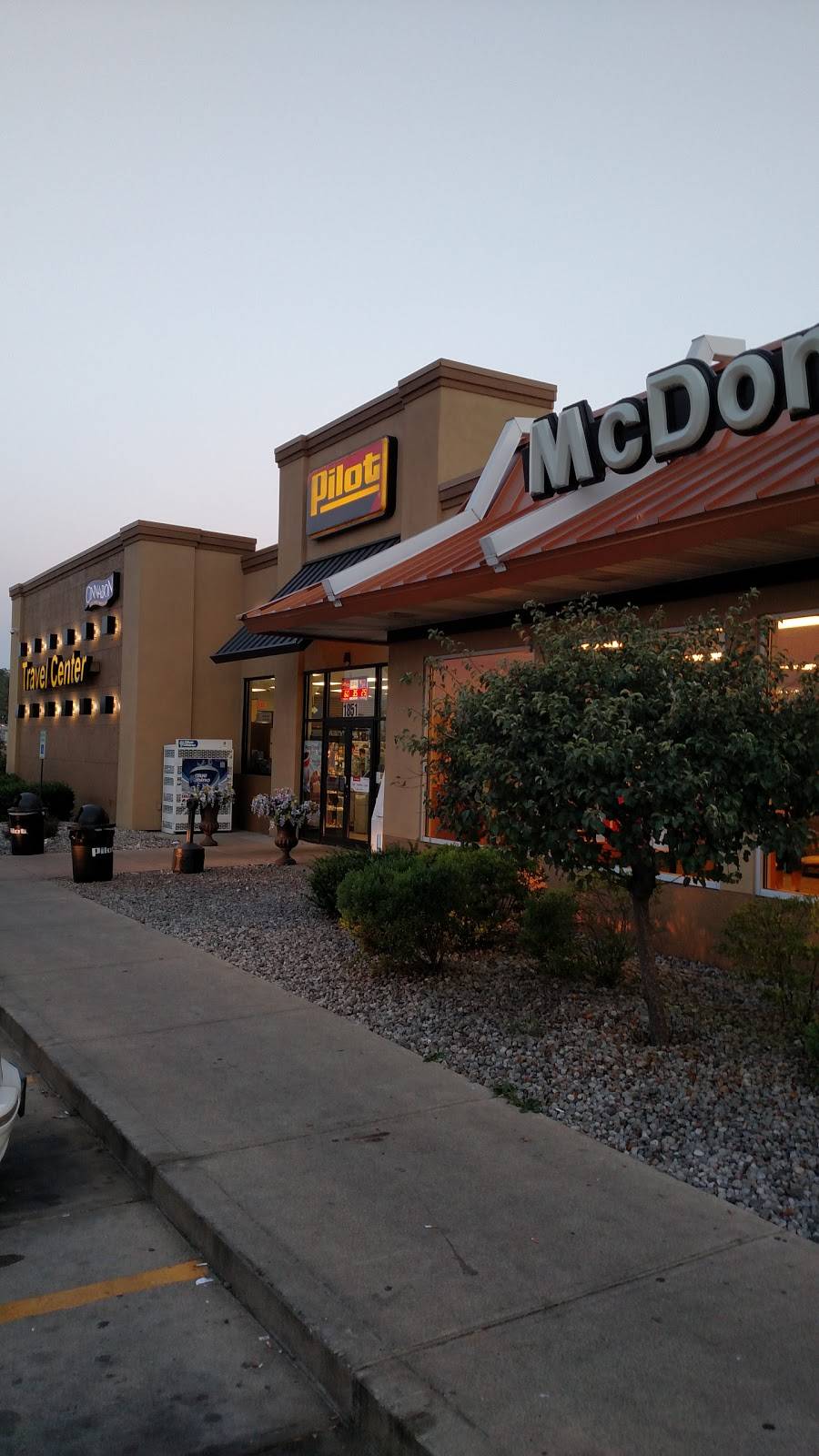 Pilot Travel Center | restaurant | 1851 W 400 N, Shelbyville, IN 46176, USA | 3173928771 OR +1 317-392-8771