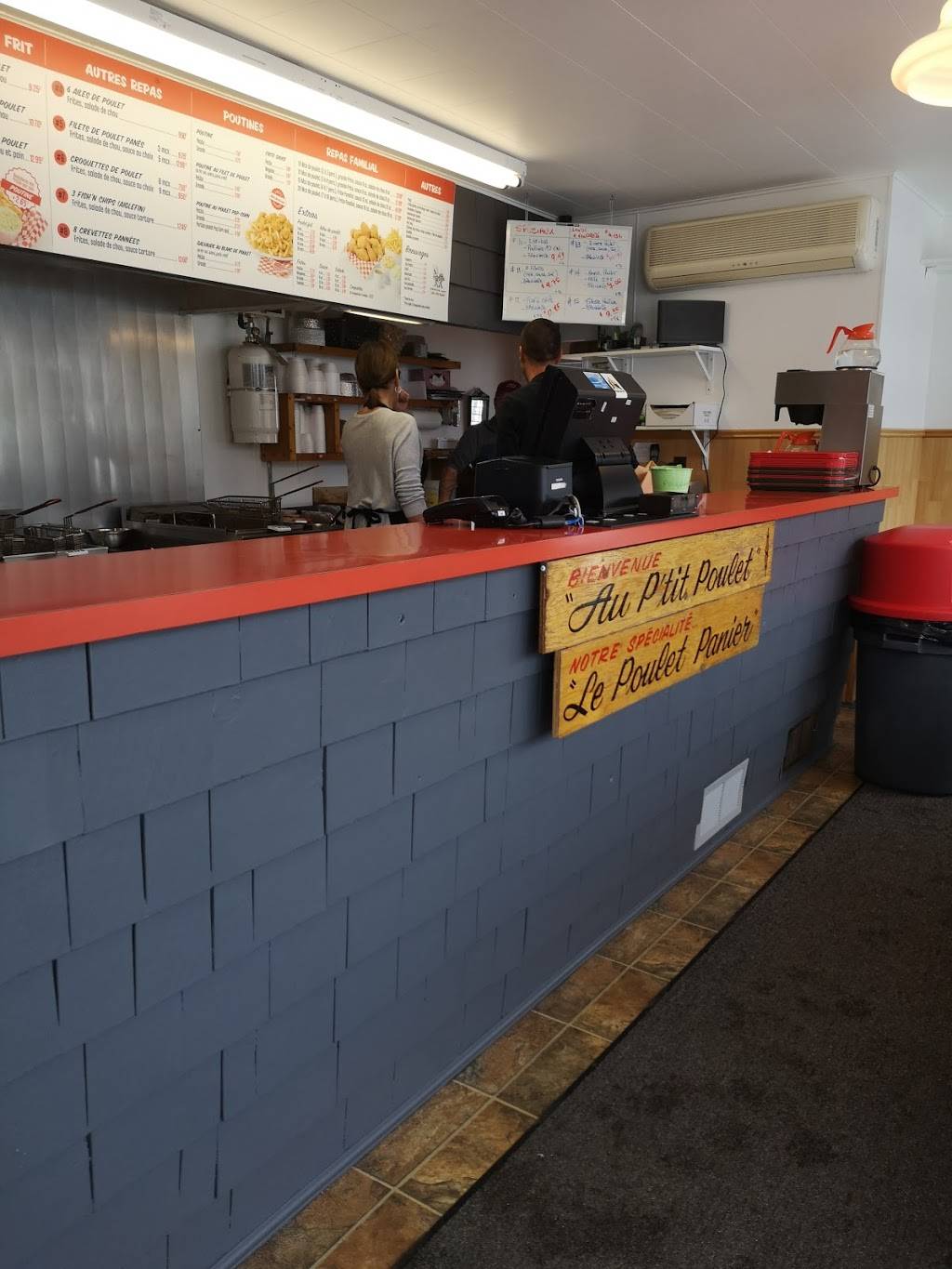 Petit Poulet | meal delivery | 4141 Rue Foster, Waterloo, QC J0E 2N0, Canada | 4505393939 OR +1 450-539-3939