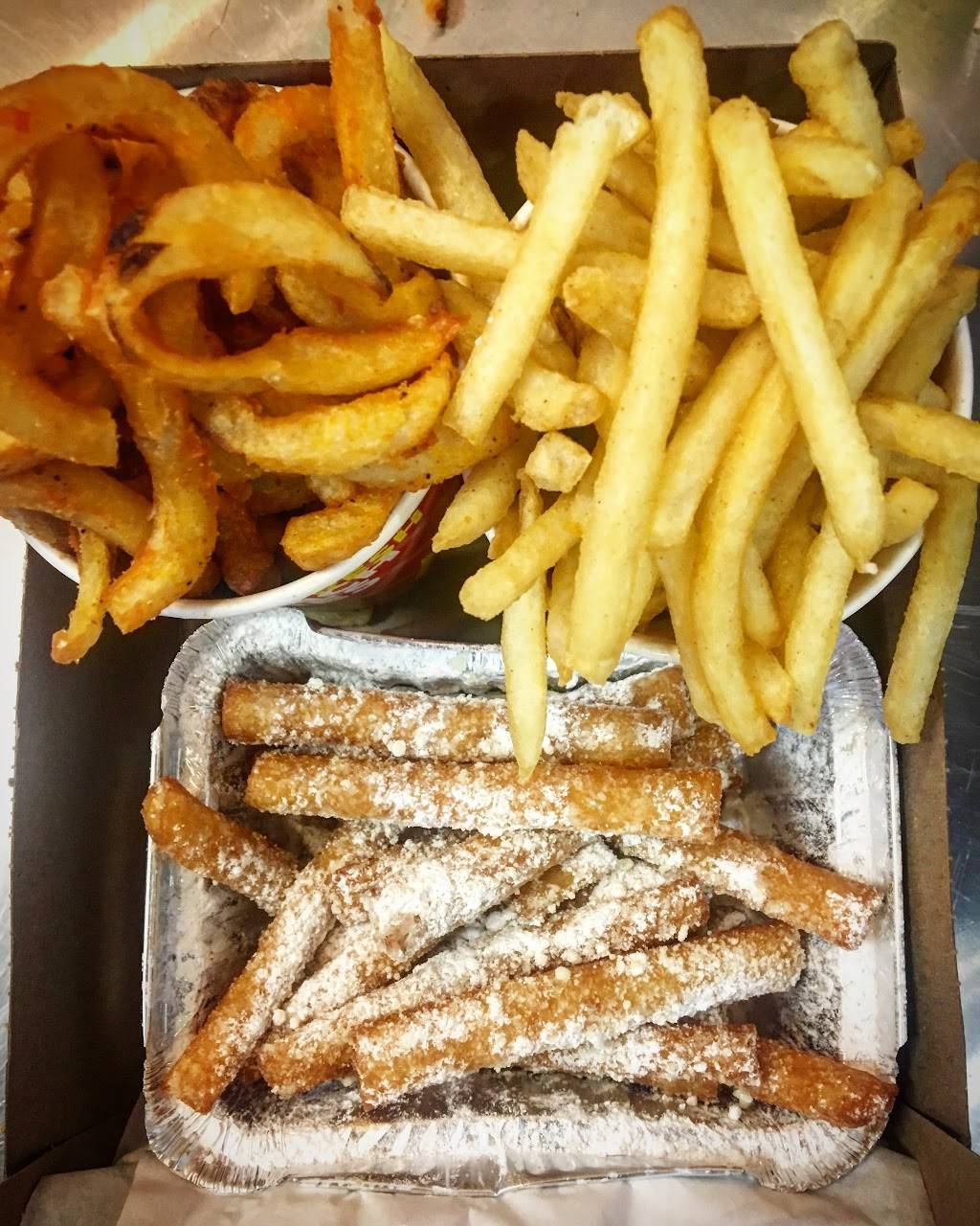 Walters Hot Dogs | restaurant | 200 Commons Park S, Stamford, CT 06902, USA | 9145005029 OR +1 914-500-5029