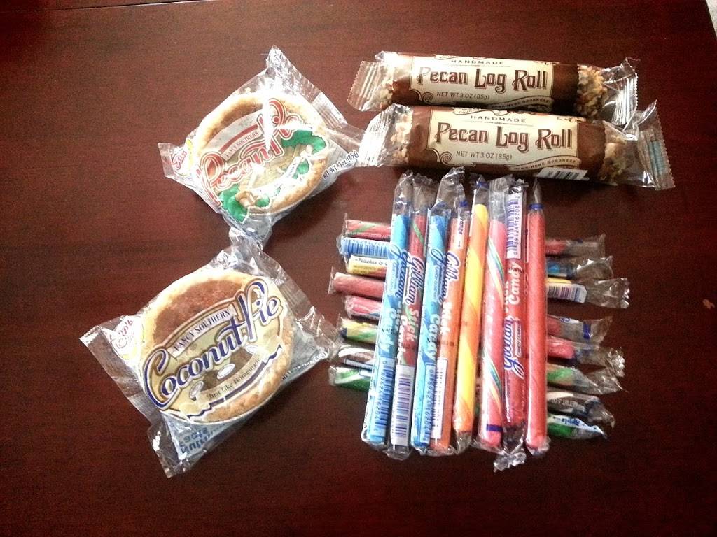 Cracker Barrel Old Country Store | restaurant | 35 S Willowdale Dr Ste 1822, Lancaster, PA 17602, USA | 7172908100 OR +1 717-290-8100