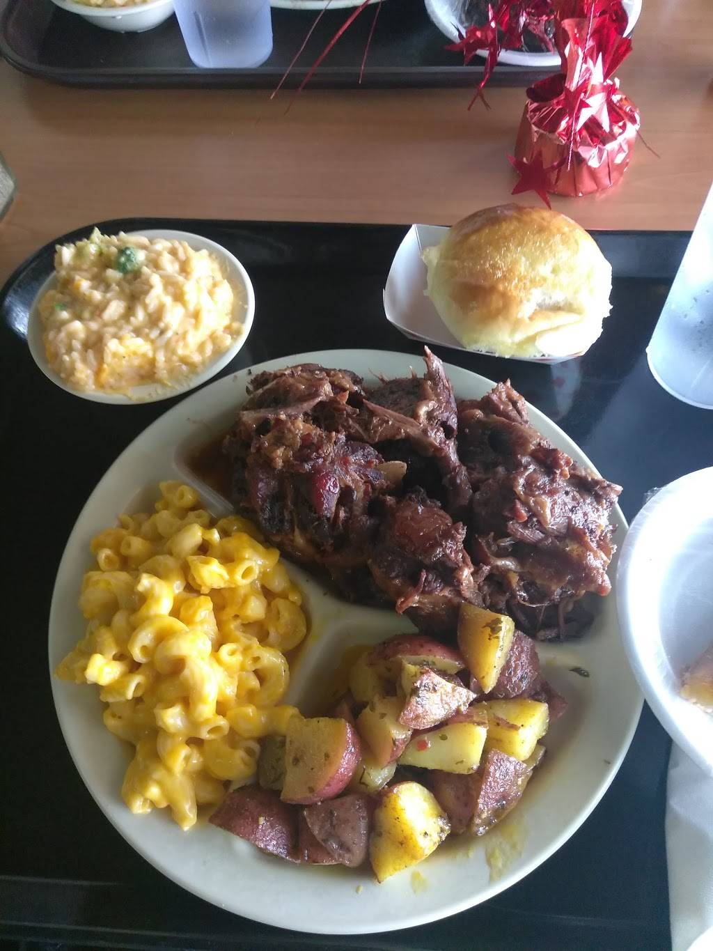 Lisas Fine Food & Catering | restaurant | 2550 W Red Bird Ln #404, Dallas, TX 75216, USA | 2143723309 OR +1 214-372-3309